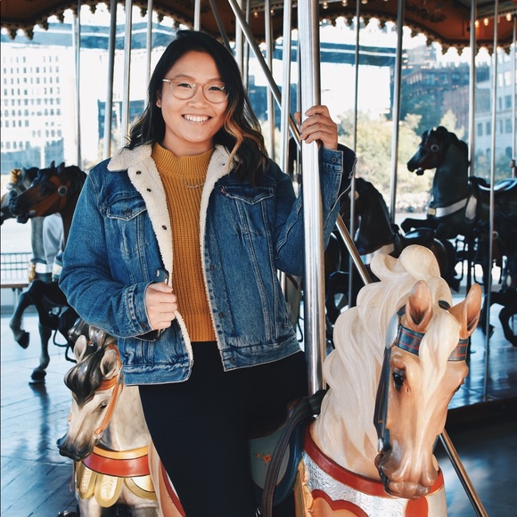 Meet your Posher, Stephanie - Picture 2 of 2